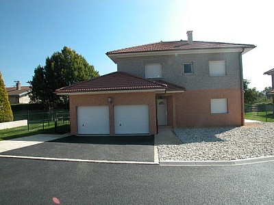 VILLA A LOUER - GEX - 123.1 m2 - 3 015 &euro; charges comprises par mois