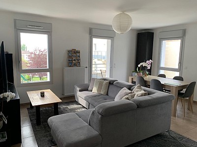 APARTMENT 4 ROOMS TO RENT - GEX - 82.43 m2 - 1 680 &euro; including tenant fees