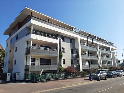 APPARTEMENT T3 A LOUER - DIVONNE LES BAINS - 75.63 m2 - 2150€ charges comprises par mois