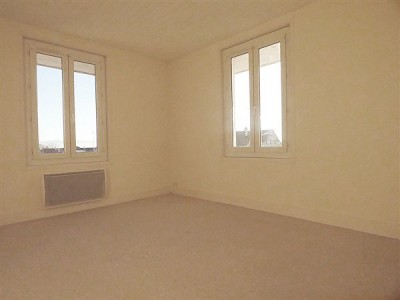 INVESTMENT BUILDING FOR SALE - CESSY - 235 m2 - 877450€