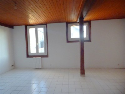 INVESTMENT BUILDING FOR SALE - CESSY - 235 m2 - 877450€