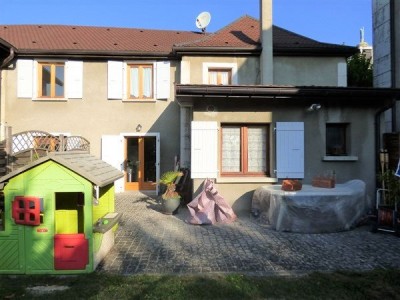 HOUSE TO RENT - DIVONNE LES BAINS - 95,73 m2 - 2580 € including tenant fees