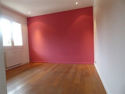 HOUSE TO RENT - DIVONNE LES BAINS - 269.71 m2 - 5380 € including tenant fees