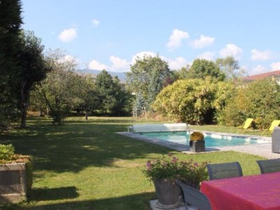 HOUSE TO RENT - DIVONNE LES BAINS - 269.71 m2 - 5380 € including tenant fees
