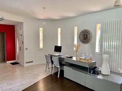 HOUSE TO RENT - DIVONNE LES BAINS - 269.71 m2 - 5380 € including tenant fees