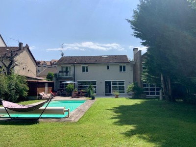 HOUSE TO RENT - DIVONNE LES BAINS - 269.71 m2 - 5380 € including tenant fees