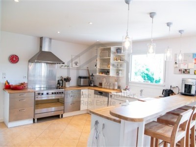 MAISON - VERSONNEX - 195.45 m2 - VENDU