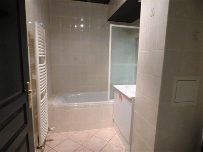 STUDIO TO RENT - DIVONNE LES BAINS - 34,86 m2 - 990 € including tenant fees
