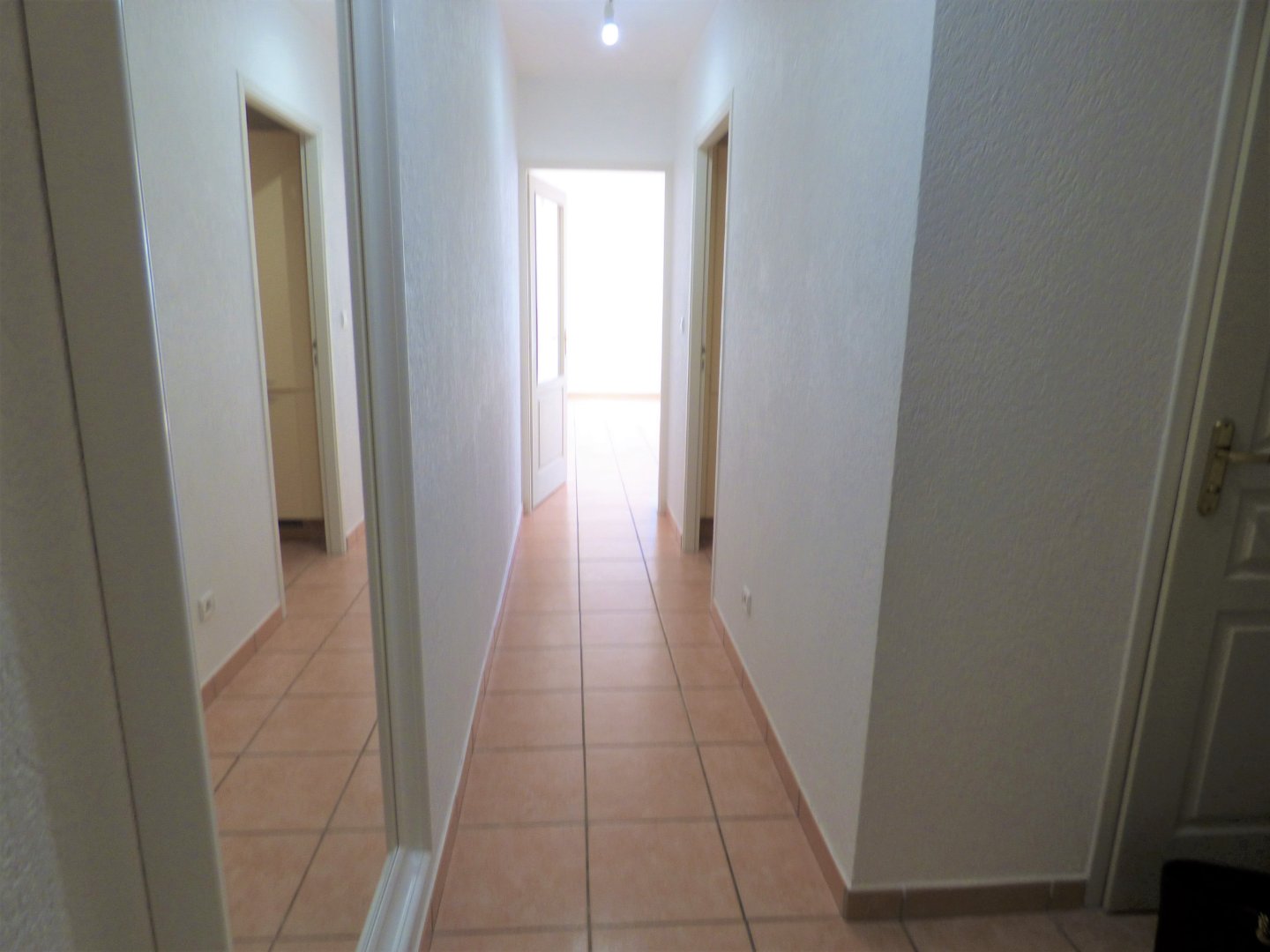 APPARTEMENT T2 A LOUER - DIVONNE LES BAINS - 64.72 m2 - 1 550 &euro; charges comprises par mois
