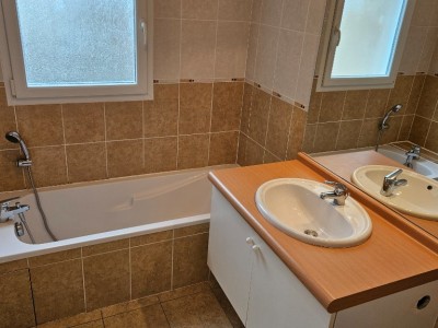 APPARTEMENT T3 A LOUER - DIVONNE LES BAINS - 92.2 m2 - 2 250 € charges comprises par mois