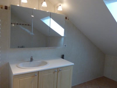 APARTMENT 3 ROOMS TO RENT - DIVONNE LES BAINS - 92.47 m2 - 2 200 € including tenant fees