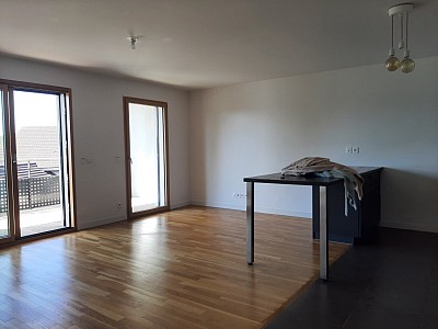 APPARTEMENT T3 A LOUER - DIVONNE LES BAINS - 75.63 m2 - 2150€ charges comprises par mois
