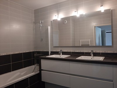 APPARTEMENT T3 A LOUER - DIVONNE LES BAINS - 75.63 m2 - 2150€ charges comprises par mois