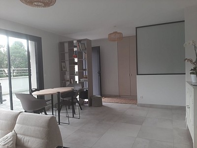 APARTMENT 3 ROOMS TO RENT - DIVONNE LES BAINS - 74.45 m2 - 1980€ including tenant fees