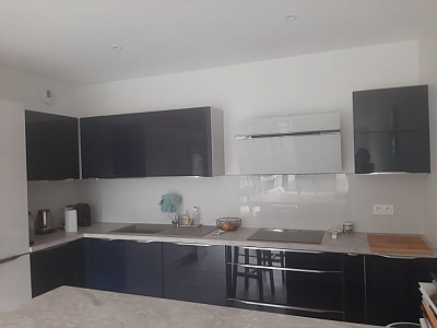 APARTMENT 3 ROOMS TO RENT - DIVONNE LES BAINS - 74.45 m2 - 1980€ including tenant fees