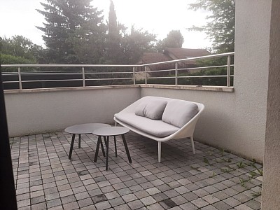 APARTMENT 3 ROOMS TO RENT - DIVONNE LES BAINS - 74.45 m2 - 1980€ including tenant fees