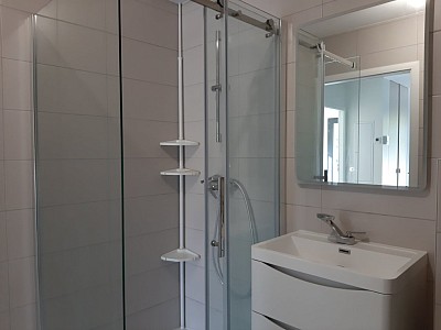 APARTMENT 3 ROOMS TO RENT - DIVONNE LES BAINS - 74.45 m2 - 1980€ including tenant fees