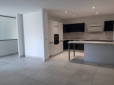 APARTMENT 3 ROOMS TO RENT - DIVONNE LES BAINS - 74.45 m2 - 1980€ including tenant fees