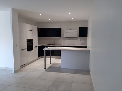 APARTMENT 3 ROOMS TO RENT - DIVONNE LES BAINS - 74.45 m2 - 1980€ including tenant fees