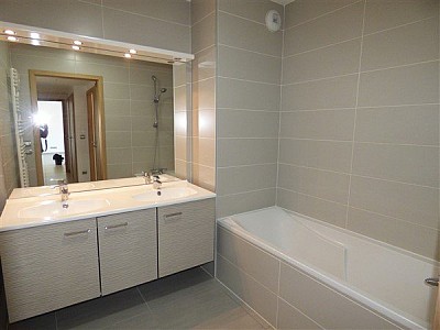appartement A LOUER - DIVONNE LES BAINS - 70.8 m2 - 2 250 € charges comprises par mois