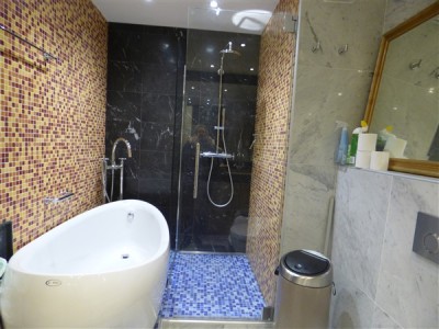 APARTMENT 4 ROOMS TO RENT - DIVONNE LES BAINS - 113,52 m2 - 2900 € including tenant fees