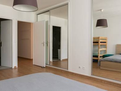 APPARTEMENT T4 - DIVONNE LES BAINS - 141,08 m2 - LOUÉ
