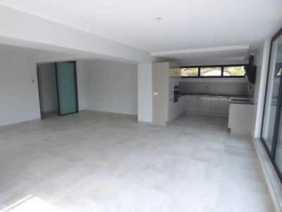 APPARTEMENT T4 A LOUER - DIVONNE LES BAINS - 102.09 m2 - 2 650 € charges comprises par mois