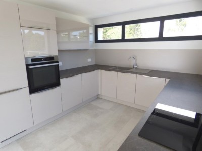 APPARTEMENT T4 A LOUER - DIVONNE LES BAINS - 102.09 m2 - 2 650 € charges comprises par mois