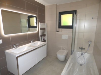 APPARTEMENT T4 A LOUER - DIVONNE LES BAINS - 102.09 m2 - 2 650 € charges comprises par mois