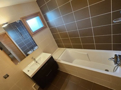 APPARTEMENT T4 A LOUER - DIVONNE LES BAINS - 97.12 m2 - 2 900 € charges comprises par mois