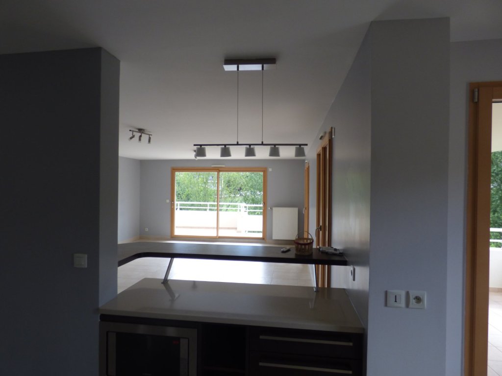 APPARTEMENT T4 A LOUER - DIVONNE LES BAINS - 120.47 m2 - 2 850 &euro; charges comprises par mois