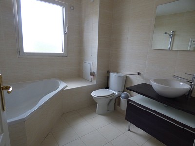 APPARTEMENT T4 A LOUER - DIVONNE LES BAINS - 120.47 m2 - 2 850 € charges comprises par mois