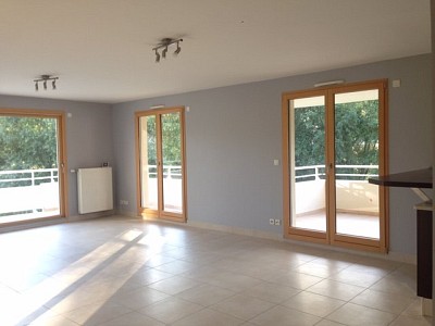 APPARTEMENT T4 A LOUER - DIVONNE LES BAINS - 120.47 m2 - 2 850 € charges comprises par mois