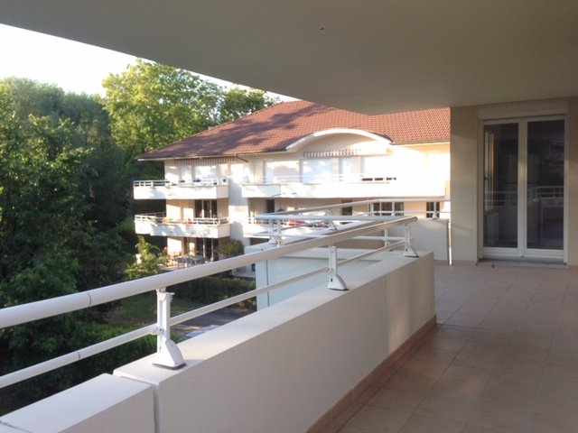 APPARTEMENT T4 A LOUER - DIVONNE LES BAINS - 120.47 m2 - 2 850 &euro; charges comprises par mois