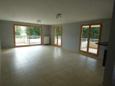 APPARTEMENT T4 A LOUER - DIVONNE LES BAINS - 120.47 m2 - 2 850 € charges comprises par mois