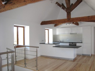 MAISON DE VILLE RENOVEE TYPE 5 SEMI MITOYENNE / BIEN ATYPIQUE