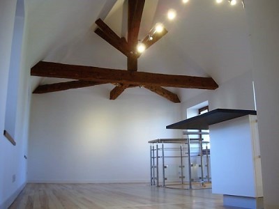 MAISON DE VILLE RENOVEE TYPE 5 SEMI MITOYENNE / BIEN ATYPIQUE