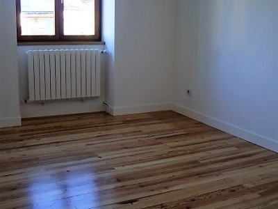MAISON DE VILLE RENOVEE TYPE 5 SEMI MITOYENNE / BIEN ATYPIQUE