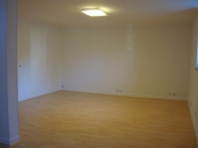 MAISON DE VILLE RENOVEE TYPE 5 SEMI MITOYENNE / BIEN ATYPIQUE