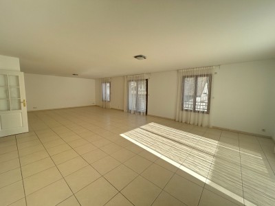 APARTMENT 5 ROOMS TO RENT - DIVONNE LES BAINS - 149.79 m2 - 3150€ including tenant fees