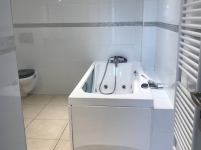 APARTMENT 5 ROOMS TO RENT - DIVONNE LES BAINS - 137.35 m2 - 2 550 € including tenant fees