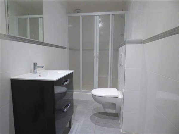 APARTMENT 5 ROOMS TO RENT - DIVONNE LES BAINS - 137.35 m2 - 2 550 &euro; including tenant fees