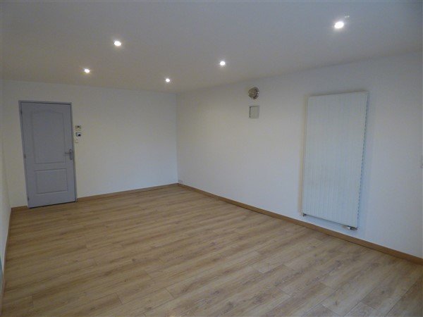 APARTMENT 5 ROOMS TO RENT - DIVONNE LES BAINS - 137.35 m2 - 2 550 &euro; including tenant fees