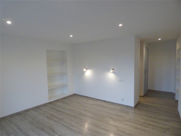 APARTMENT 5 ROOMS TO RENT - DIVONNE LES BAINS - 137.35 m2 - 2 550 &euro; including tenant fees