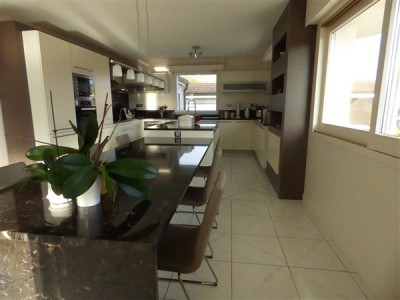 VILLA A LOUER - DIVONNE LES BAINS - 221.39 m2 - 4500€ charges comprises par mois