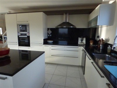 VILLA A LOUER - DIVONNE LES BAINS - 221.39 m2 - 4500€ charges comprises par mois