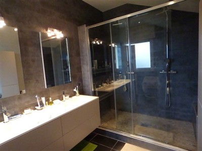 VILLA A LOUER - DIVONNE LES BAINS - 221.39 m2 - 4500€ charges comprises par mois