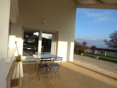 VILLA A LOUER - DIVONNE LES BAINS - 221.39 m2 - 4500€ charges comprises par mois