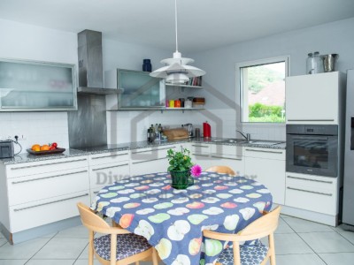 VILLA A LOUER - DIVONNE LES BAINS - 195 m2 - 4750€ charges comprises par mois