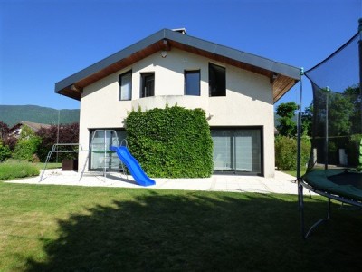 VILLA A LOUER - DIVONNE LES BAINS - 181.27 m2 - 3�650�&euro; charges comprises par mois